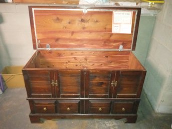 Stunning Vintage Cedar Chest Made By Lane Furniture Company Of Altavista, Virginia