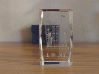 Laser Cut Etched Crystal Glass Paper Weight New York Twin Towers Lady Liberty