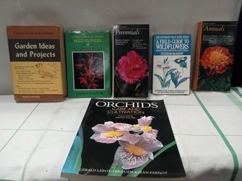 Nice Collection Of Flower Garden Care And Cultivation Books    E1