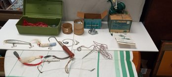 Nice Assorted Fishing Gear ,sinkers,penn Spinning Reel, Lures, Tackle Box     C5