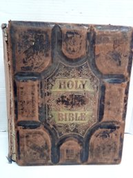 1879 Holy Bible With 200 Illustrations & Vintage  Family Portraits Showcased In Back  212/CVBK