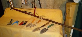 Nice Assortment Of Garden Hand Tools,tree Pruner, Hand Pruners, And Hand Spades