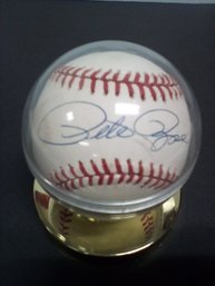 Pete Rose Signed Official Ball National League Baseball In Poly Display  LP/E3