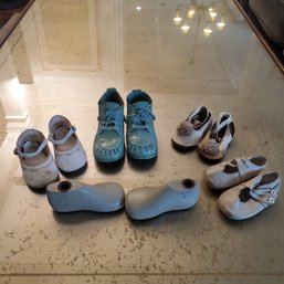 Four Pair Of Vintage Baby Shoes & One Pair Of Wood Strectchers