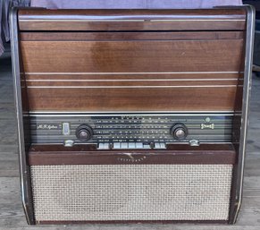 16. Telefunkin Tube Radio - Phonograph