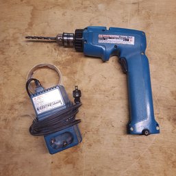 Nice Makita Cordless Driver Drill Model #110793 & Fast Charger DC9100