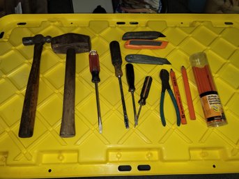 Nice Assortment Of Hand Tools Hammers, Screw Drivers, Cutting Pliers,carpenters Pencils