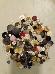 300 VINTAGE BUTTON COLLECTION