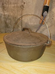 Nice 5 Qt Dutch Oven With Lid & Handle