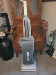 Beautiful Oreck Lightweight Upright Vacuum-  Model U2260RS4       Br1