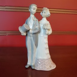 Lladro Wedding Day Couple #4808 Bride & Groom Cake Topper    DR