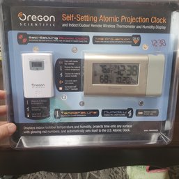 Oregon Scientific Self- Setting Atomic Projection Clock & Indoor/ Outdoor Remote Wireless Thermometer/ Humidit