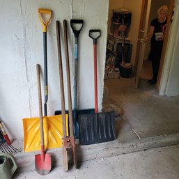 5 Piece Outdoors Tool Lot - Post Hole Digger, Metal Shovel & 3 Snow Shovels.     Gar