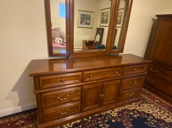 7 Drawer Broyhill Dresser With Mirror