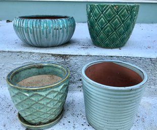 Set Of 4 Well Made Petite Planter Pots