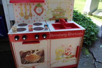 Strawberry Shortcake Range & Sink Playset With Lots Of Extras
