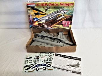 Monogram F-102 Delta-dagger Model Kit 1:48 Scale