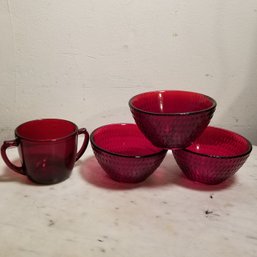 4 Pieces Red Glassware
