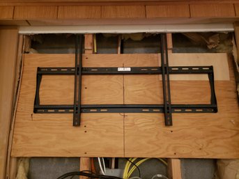 Peerless Industries Wall Mount TV Bracket For Up To 60' TV's