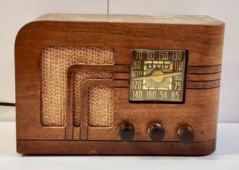 Vintage Arvin Deco Style Tabletop Radio