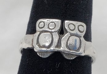 Sterling Silver Size 6 Ring With Sitting Owls ~ 2.52 Grams
