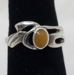 Sterling Silver Size 7 Beautiful Designed Ring With Agate ~ 2.45 Grams