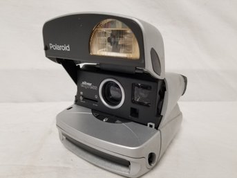 Polaroid 600 Instant Camera