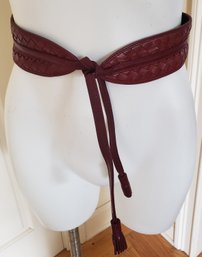 Gorgeous Thick Bottega Veneta Woven Leather Ladies Belt That Ties To Close And Has Tassles