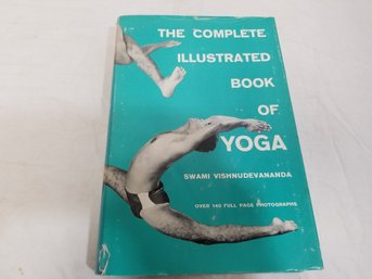 The Complete Illustrated Book Of Yoga Swami Vishnudevananda