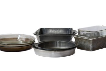 ASSORTMENT OF BAKING PANS AND PIE PLATES