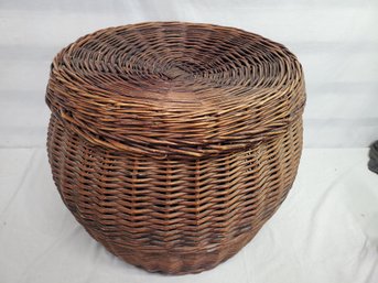 Fantastic Vintage Large Lidded Heavy Woven Rattan Wicker Basket