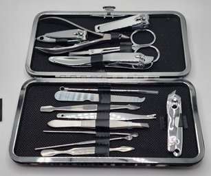 Brand New 14 Piece Maintenance & Face Kit With Case