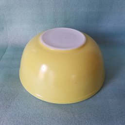 Pyrex 4 Quart Yellow Bowl