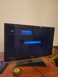 Samsung Model LN32B460BD2 Flat Screen T.V.  Tested And Working.