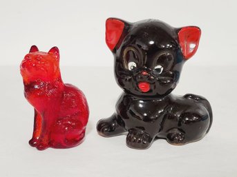 Cute Vintage Kitschy Redware Pottery Black Cat & Red Blown Art Glass Sitting Cat Figurine