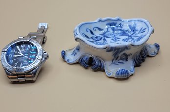 Meissen Salt Cellar.  Blue Onion Pattern. -         -               -              -          -     Loc:BHS1