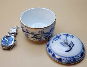 Antique Meissen Sugar Server.  Blue Onion Pattern    -          -         -            -          - Loc:BHS1