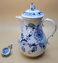 Antique Meissen Blue Onion Teapot.          - ---- ----------- -------- - - ------------       - -  Loc:BHS4