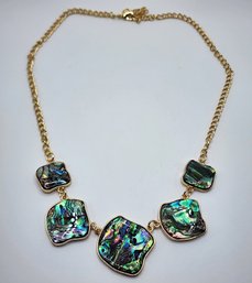 Pretty Abalone Shell Necklace In Gold Tone