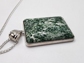 Green Agate Pendant Necklace In Silvertone