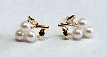 14K Yellow Gold Beautiful 3 Pearl Cherry Style Earrings Post Back