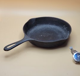 Cast Iron Skillet 9' - Vintage - 75 Years In This Family     -             -           -       - Loc:KitCab2