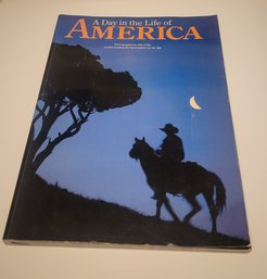 A Day In The LIfe Of America.  Coffee Table Book.     -            -            -            - Loc:BS1