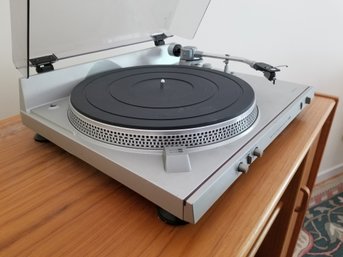 Aiwa AP-D30 Auto-Return Direct Drive Turntable