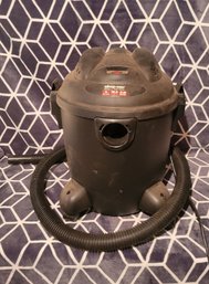 Shop Vac Model 125200A.  5 Gallon 2 HP Wet Dry Vac.  Tested And Working. - - - - - - - - Loc:garage