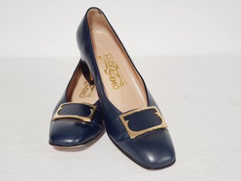 Pair Of Salvatore Ferragamo Ladies Navy Blue Low Heeled Leather Dress Shoes Size 7B - Made In Italy