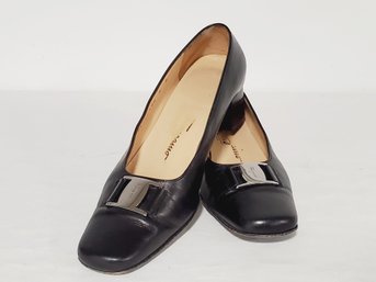 Ladies Salvatore Ferragamo Black Leather Low Heeled Dress Shoes - Size 7B - Made In Italy