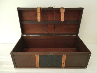 Small Wood Keepsake Storage Trunk