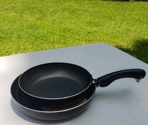Set Of 2 New Farberware Nonstick Frying Pans