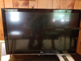 42' LG LED Flat Screen TV W/remote & Manual